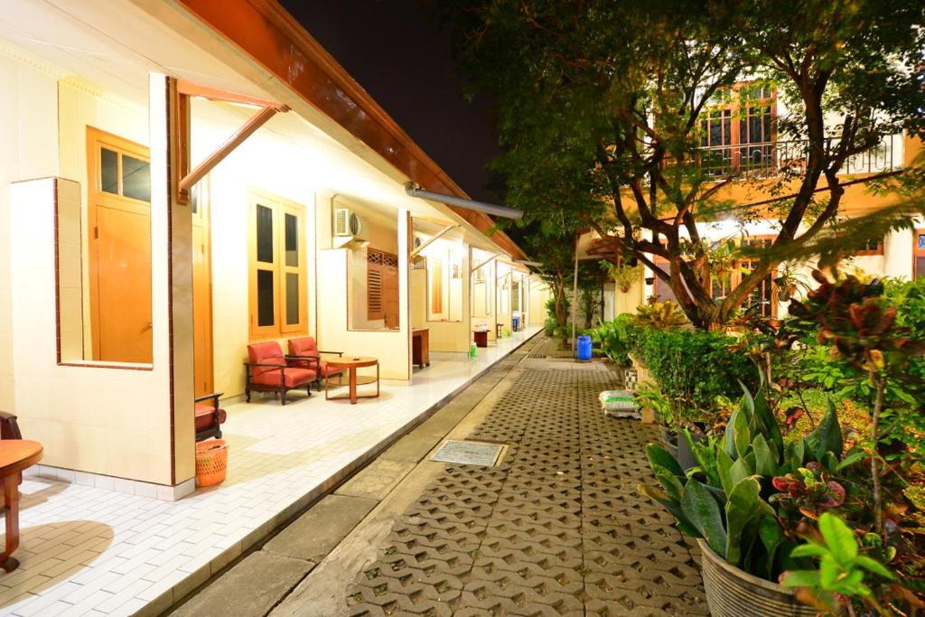 Hotel Paviljoen Сурабая Экстерьер фото