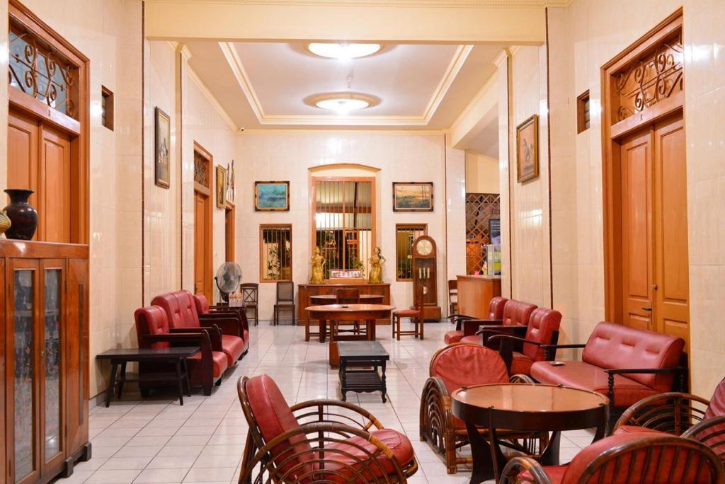 Hotel Paviljoen Сурабая Экстерьер фото